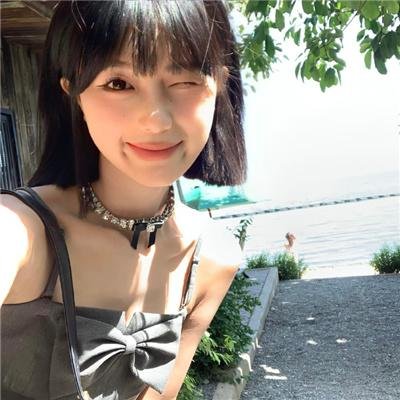 窗户边有人
