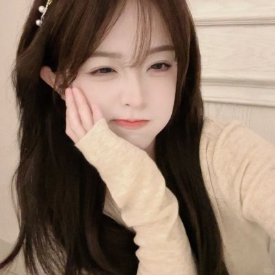 咖啡馆里的女孩